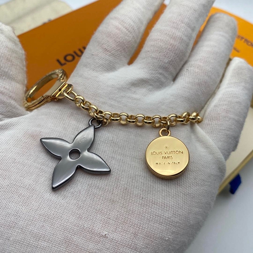 ブランドキーホルダー背面デザイン